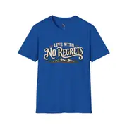 Camiseta unisex — frase «Live With No Regrets» con montañas nevadas — Foto 9 de 11